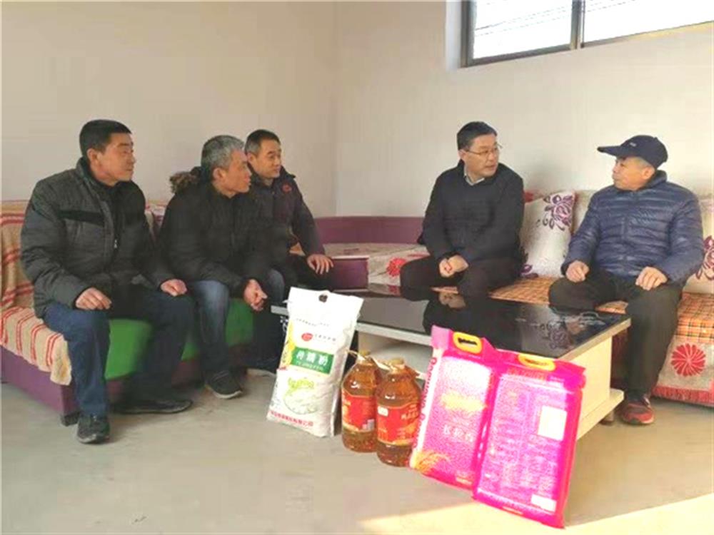 济南sunbet申搏节前走访慰问第一书记任职村困难群体