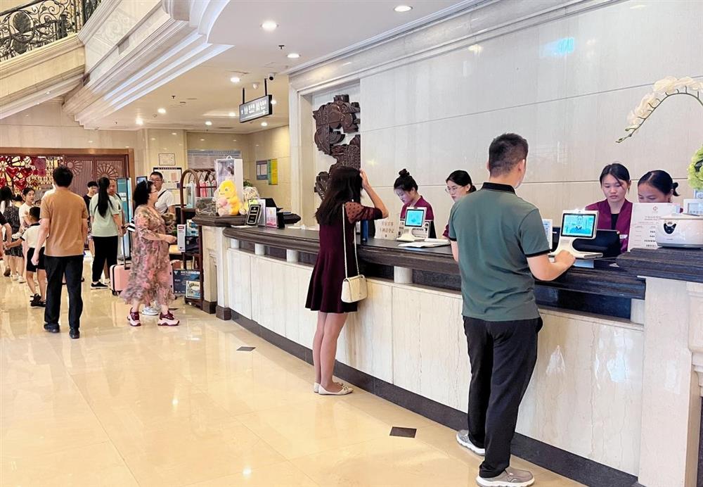 济南sunbet申搏旗下吉华大厦迎来客流高峰